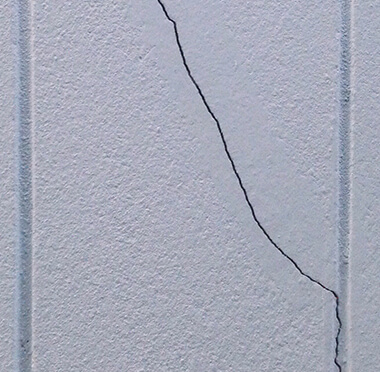 Cracks in plaster finishes
